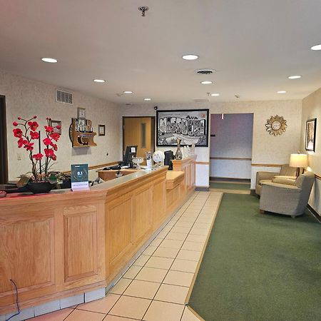 Super 8 By Wyndham Ava Motel Eksteriør billede