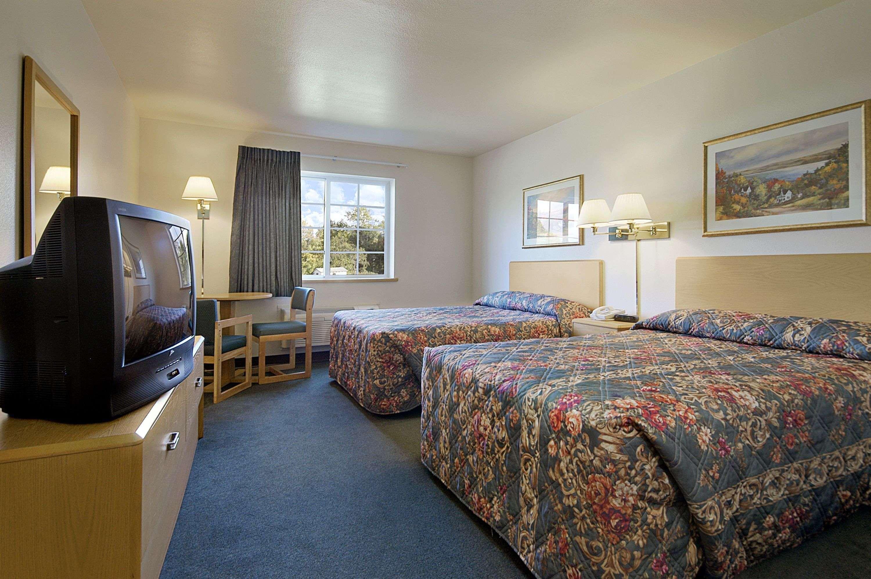 Super 8 By Wyndham Ava Motel Eksteriør billede