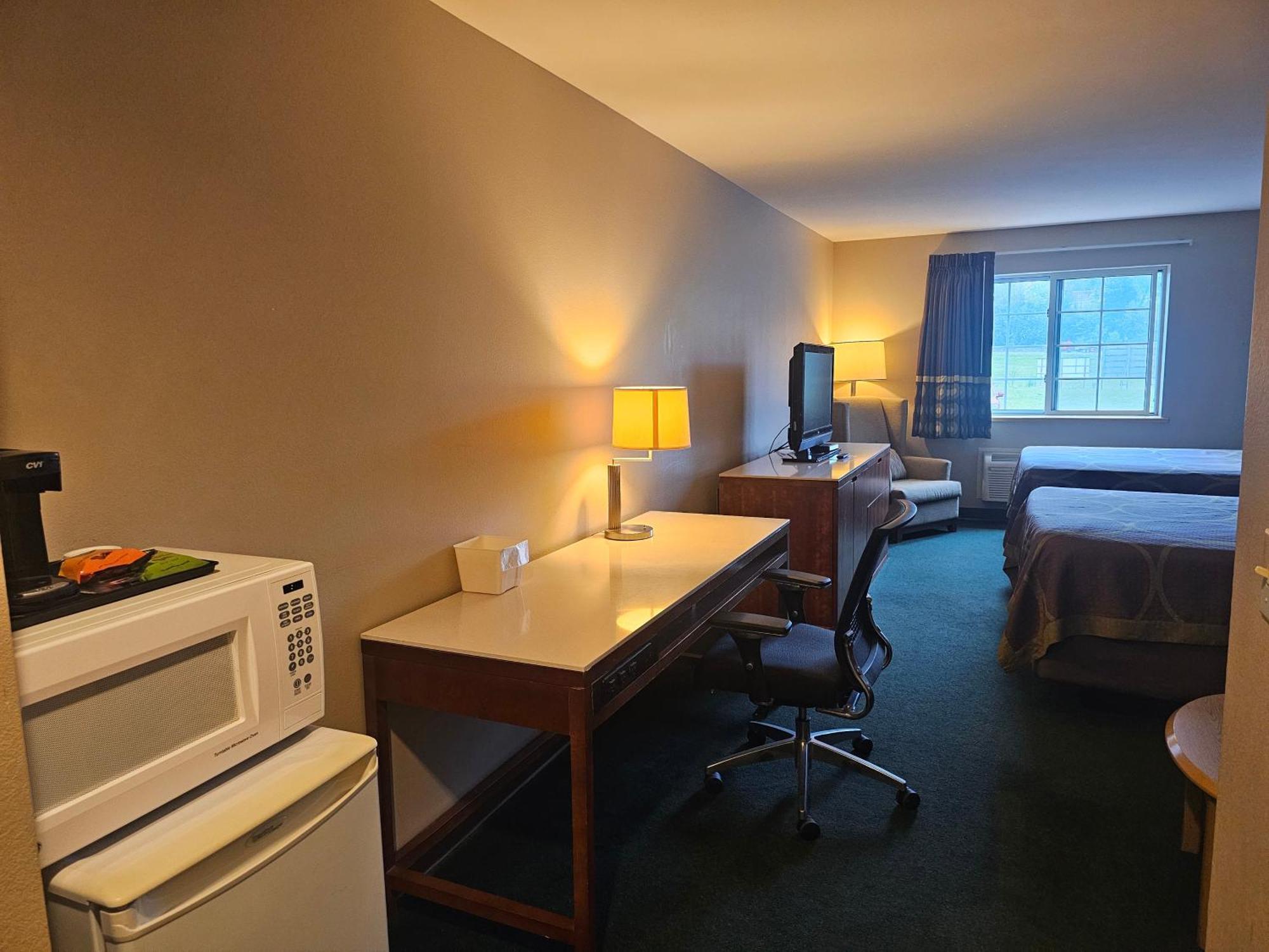 Super 8 By Wyndham Ava Motel Eksteriør billede