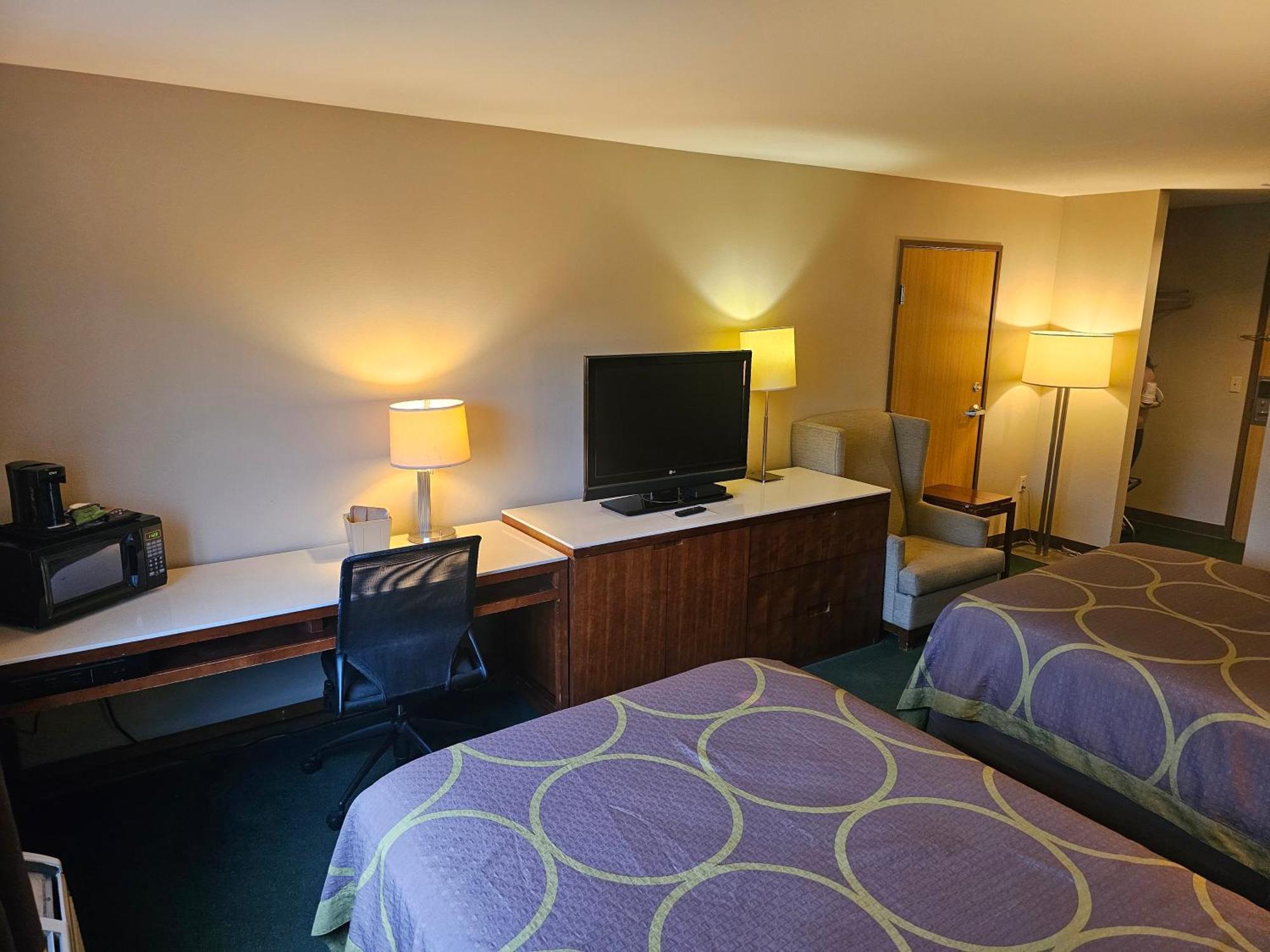 Super 8 By Wyndham Ava Motel Eksteriør billede