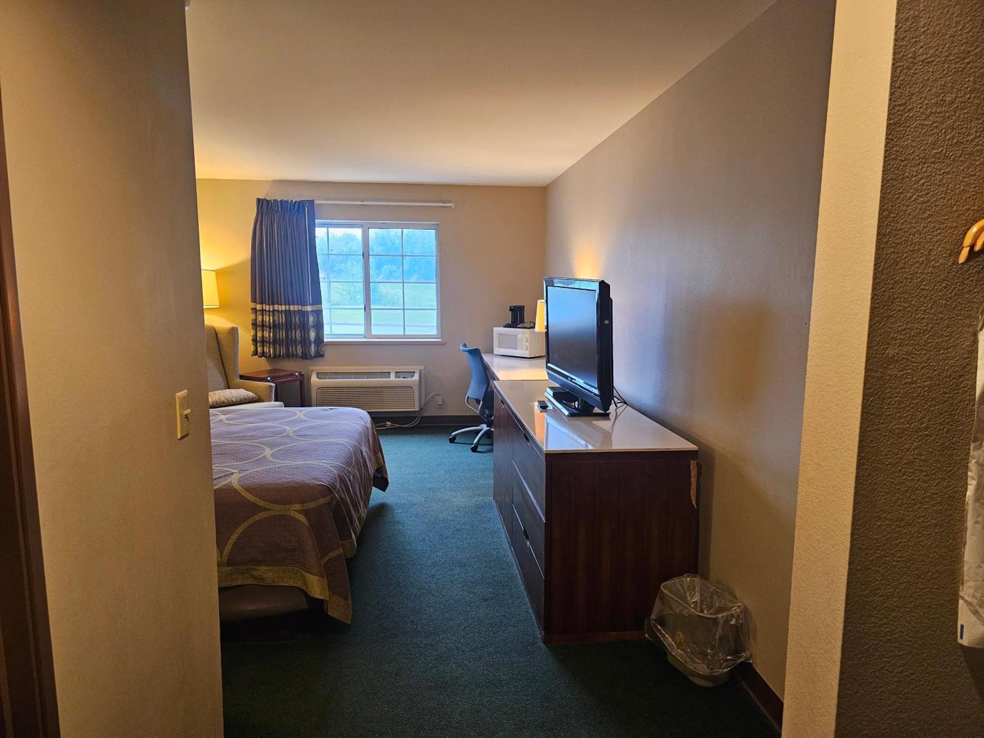 Super 8 By Wyndham Ava Motel Eksteriør billede