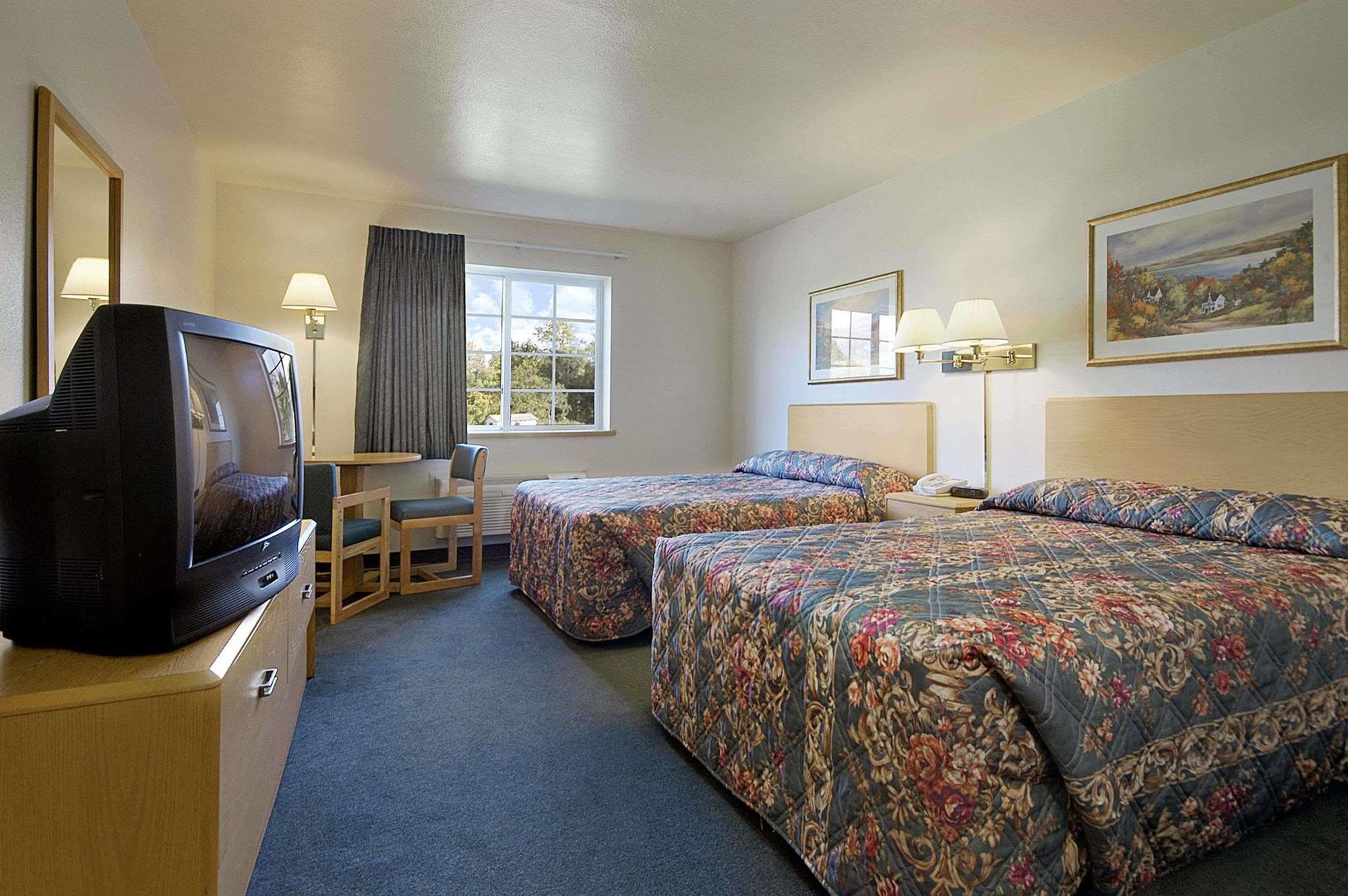 Super 8 By Wyndham Ava Motel Eksteriør billede